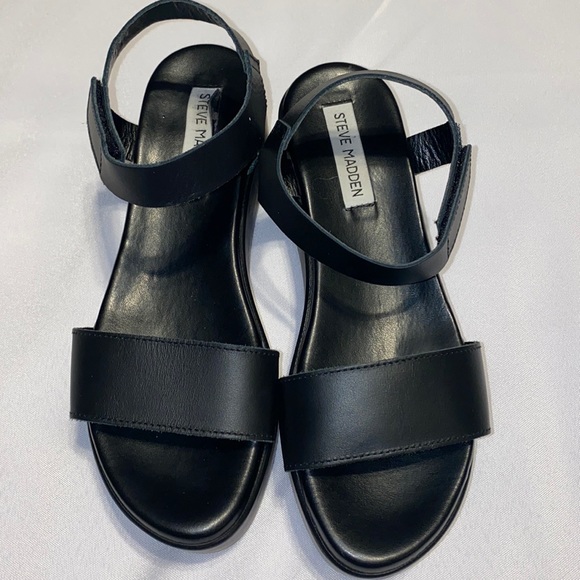 steve madden black chunky sandals